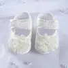 Dentelle Perle Arc Bébé Fille Premiers Marcheurs Chaussures Souples Petite Princesse Blanc Bébé Chaussures Satin Fleur Chaussures Nouveau-Né Mocassins Chaussures