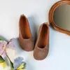 Casual skor kvinnors fårskinn vävt runda huvudet platt vintage retro sommar loafers hög kvalitet mjuk