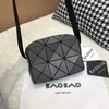 Designer draagtassen voor vrouwen opruiming Verkoop Lifetime Mini Crossbody Three Square Box Mansions Eén schouder Nieuwe tas Lingge Cupido Geometrie Kleine veelzijdige ritssluiting