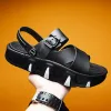 Sandaler Nya män Sandaler Fashion Hole Water Shoes Cogs Sandaler för män Eva Summer Slippers Garden Shoes Adulto Hombre