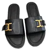 Slippers klassieke dames designerschoenen metalen gesp strandschoenen lederen sandalen open teen outdoorschoenen zomer outdoor slippers letter merk platte hak