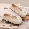 Chaussures princesse en cuir pour filles, petites chaussures simples en cristal brillant et diamant d'eau, nouvelle collection printemps et automne 2024