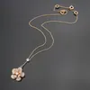 Colliers classiques collier de créateur bijoux de mode nouvelle lettre titane acier rotatif plein diamant ventilateur fleur pendentifs femmes multi jupe cadeau de mariage