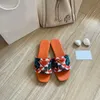 Designer echte driehoek slippers Dazzle dames glijbanen sandalen strepen casual zomer strand platte schoenen slippers borduurwerk dubbele muilezels slippers 2024 nieuwe mode