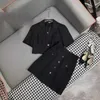 Women's Blosas Camisas Diseñador MM24SS Spring/Summer New Suit Coat with Half Skirt set Letter Sticker Decoración de bordado Conjunto de viajes DQ4T