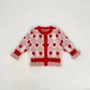 Set di abbigliamento 8305 Vestiti per bambini 2024 Autunno Maglione lavorato a maglia per ragazza a forma di cuore Cappotto per orecchie in legno o arrampicata