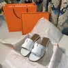 Sandaler Kvinnor tofflor Luxury Slipper Real Leather Flats Sandal Designer Summer Beach Shoes Loafers Outdoor Ladies Slides Woman Open Toe Flip Flops 35-42
