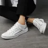 Stivali uomini sneaker bianche uomini scarpe casual in pelle fatte per uomo traspirato di marca moca