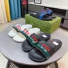 Designer tofflor klassiska män kvinnor sandaler nya gummi glider lyx sommar toppkvalitet strand flip flops mode randig platt toffel storlek 35-46