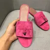 Encantos de verano Diapositivas Zapatillas de gamuza adornadas Sandalias de lujo Zapatos Cuero genuino Punta abierta Pisos casuales Mulas Mujeres Diseñadores de lujo Calzado de fábrica con caja