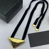 Große Anhänger-Halsketten, dreieckige Marken-Halskette, Designer-Schmuck, klassische Unisex-Buchstaben, Edelstahl, 18 Karat vergoldet, Valentinstag-Diamant-Gold-Halskette für Damen