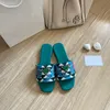 Designer echte driehoek slippers Dazzle dames glijbanen sandalen strepen casual zomer strand platte schoenen slippers borduurwerk dubbele muilezels slippers 2024 nieuwe mode