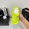 デザイナーXiaoxiang Air Bubble Slippers Rhomboid Thick Open Tooe Sandalsを着るソフトボトムビーチシューズ