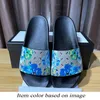 Mody projektant sandałów męskie nadruki dla zwierząt kwiatowe Slajdy czerwone niebieskie różowe czarne dna chmur kapcie płaskie gumowe muły klapki butów plażowych mokasyny