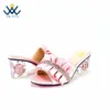 Geklede schoenen Modieuze collectie Italiaanse dames bijpassende tas set in roze kleur met applicaties 2024 INS pantoffel voor