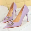 Chaussures habillées femmes 10cm talons hauts pompes la dame mariée boucle cristalle violette rose rouge classique en satin de nuit en satin