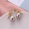 CLIP-ON SCREW BACK Vintage Metal Gold Big Shiny Pearl Clip örhängen Geometrisk oregelbunden design för Women Girl Non Pierced Ear CL292X