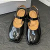 Maison Tabi Ballerina 신발 여성 고급 디자이너 샌들 하프 Margiela 캐주얼 신발 Ballef 평평한 가죽 힐 슬립에 부츠 양고기 송아지 댄스 신발 2A0