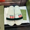 Designer tofflor klassiska män kvinnor sandaler nya gummi glider lyx sommar toppkvalitet strand flip flops mode randig platt toffel storlek 35-46