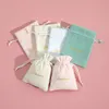 Velvet bijoux pochettes personnalisées 9x12cm DrawStrings Emballage Organisateur Sacs Tarot Dice Savon Cosmetic Wedding Favor Sac cadeau 240327