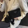 Axelväska designer fabrik rabatt märke diamant inlagd high-end kvinnor nya trendiga och mångsidiga atmosfäriska axel live streaming handväska