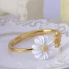 Armband europeiska och amerikanska trend smycken mode mori emalj daisy blommor treedimensionell bi -form armband