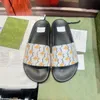 Designer tofflor klassiska män kvinnor sandaler nya gummi glider lyx sommar toppkvalitet strand flip flops mode randig platt toffel storlek 35-46