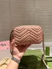 Lyxdesigner Marmont kamerapåse handväskor kvinnor mode shopping satchels våg mönstrade sömnad läder axelväskor crossbody messenger väskor pursar plånbok