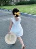 Summer Girls Dress 2023 Małe dziewczynki imprezę cienki styl biały sukienka księżniczka bez rękawów bez rękawów
