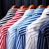 Erkek Uzun Kollu Mavi Beyaz Çizgili Gömlek Elbise Moda Standart Fit Düğme Aşağı Gömlek Bluz Erkekler Hip-Hop Street Giyim Camisas 240329