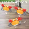Animaux électriques/RC NOUVEAU jouet de crabe dansant pour bébés Crling Crabes d'évasion interactifs marchant avec de la musique Éviter automatiquement les jouets d'obstacles YQ240402