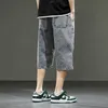 Szorty męskie w stylu koreańsko -letnich czarnych szerokich nóg dżinsowe spodenki Nowa moda swobodna mała torba szorty męskie plus rozmiar 6xl 8xl YBR602L2404
