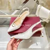 Damessandalen Designerschoenen Mode 8 cm hoge hakken Nieuwe elektrische lamp fantasie puntige kledingschoenen Klassieke trouwschoenen met rode gouden gesp