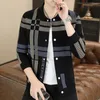 Chandails pour hommes Fine Fashion Slim Belles lettres Casual Pocket Cardigan Style britannique Version coréenne de la tendance Tous les hommes en vrac