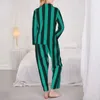 家庭用服グリーン垂直ストライプパジャマセットスプリングブラックラインデイリースリープウェア女性2ピースレトロ特大のパターンスーツギフト