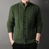 Maglioni da uomo Maglione cardigan lavorato a maglia a trecce autunno uomo Maglione a maniche lunghe con colletto alla coreana Maglieria con tasche Capispalla casual abbottonati