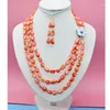 Ensemble collier et boucles d'oreilles uniques.Charme 3 rangées de collier de corail irrégulier orange naturel.Ensemble de boucles d'oreilles.Les bijoux de mariage les plus classiques