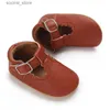 Första vandrare First Walkers Born Baby Shoes Stripe Pu Leather Boy Girl Toddler Rubber Sole Anti-Slip Infant Moccasins E39 L240402