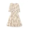 Sukienki swobodne francuski delikatny styl niszowy design kwiatowa spódnica z haftowanym paskiem dekoltu do odchudzania 7-calowej sukienki z rękawem