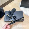 14% de réduction Chaussures de créateurs Xiaoxiangjia Bow Bottom Femmes Summer Flower Tête ronde pour vêtements chauds Pantoufles à talons plats