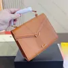 Hoge kwaliteit designer tas Dames Onderarmtas handtas Gouden labellogo metalen sluiting Openen en sluiten ontwerp Alligator reliëf bloemen Koe lederen schoudertas