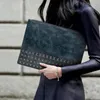 Pochette à rivets à cordon de serrage pour femmes, sac enveloppe décontracté en cuir PU, pochette quotidienne pour argent et téléphone