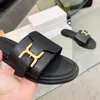 Slippers klassieke dames designerschoenen metalen gesp strandschoenen lederen sandalen open teen outdoorschoenen zomer outdoor slippers letter merk platte hak