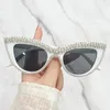 サングラスDohohdo 2024 Cat Eye Diamond Women Designer Bling Rhinestone Sun Glases UV400 Shades Party Eyeglass