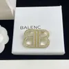 Biżuteria BB kolczyka na Instagramie Pełna diamentowa litera B broszka brooch spersonalizowana luksusowa broszka Mała pachnąca dekoracja wiatru spersonalizowana trend
