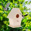 Outros suprimentos de pássaros Casa de madeira sólida Birdhouse à prova de intempéries Ninho agradável projetado com poleiros montagem na parede para pássaros pequenos