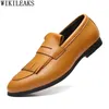 Chaussures habillées Noir Hommes En Cuir Designer Mocassins De Luxe Bureau Glands 2024 Chaussure De Homme Zapatos Hombre