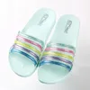 Pantoufles personnalisées femmes salle de bain tongs plage diapositives sandales PVC antidérapant coloré arc-en-ciel personnalisé