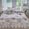 Sängkläder set franska vintage blomma tryck bomullsuppsättning täcke täcke spetsar rufsar quiltade broderi säng kjol sängäcke kuddar