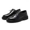 Zapatos de vestir Zapatos de hombre sólidos Bloque de cuero casual Tallado Suelas gruesas Negocio Formal Punta grande Negro Sapatos Sociais Masculino